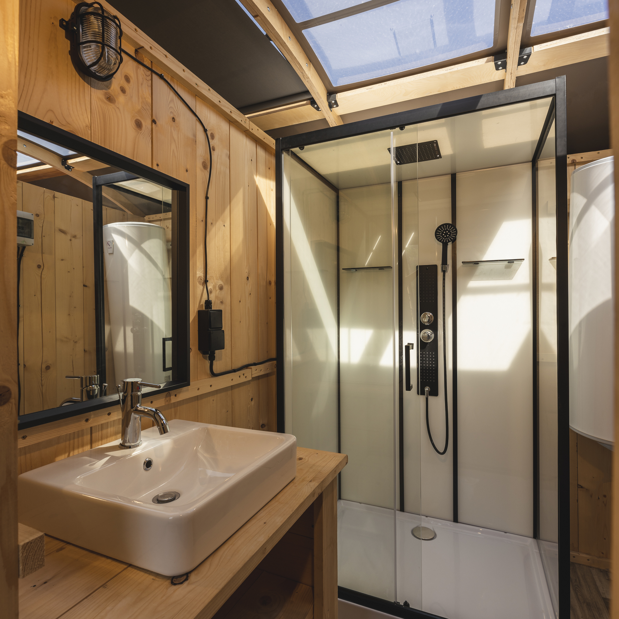 Riverdome with private bathroom and hot in Zuna -4 personen