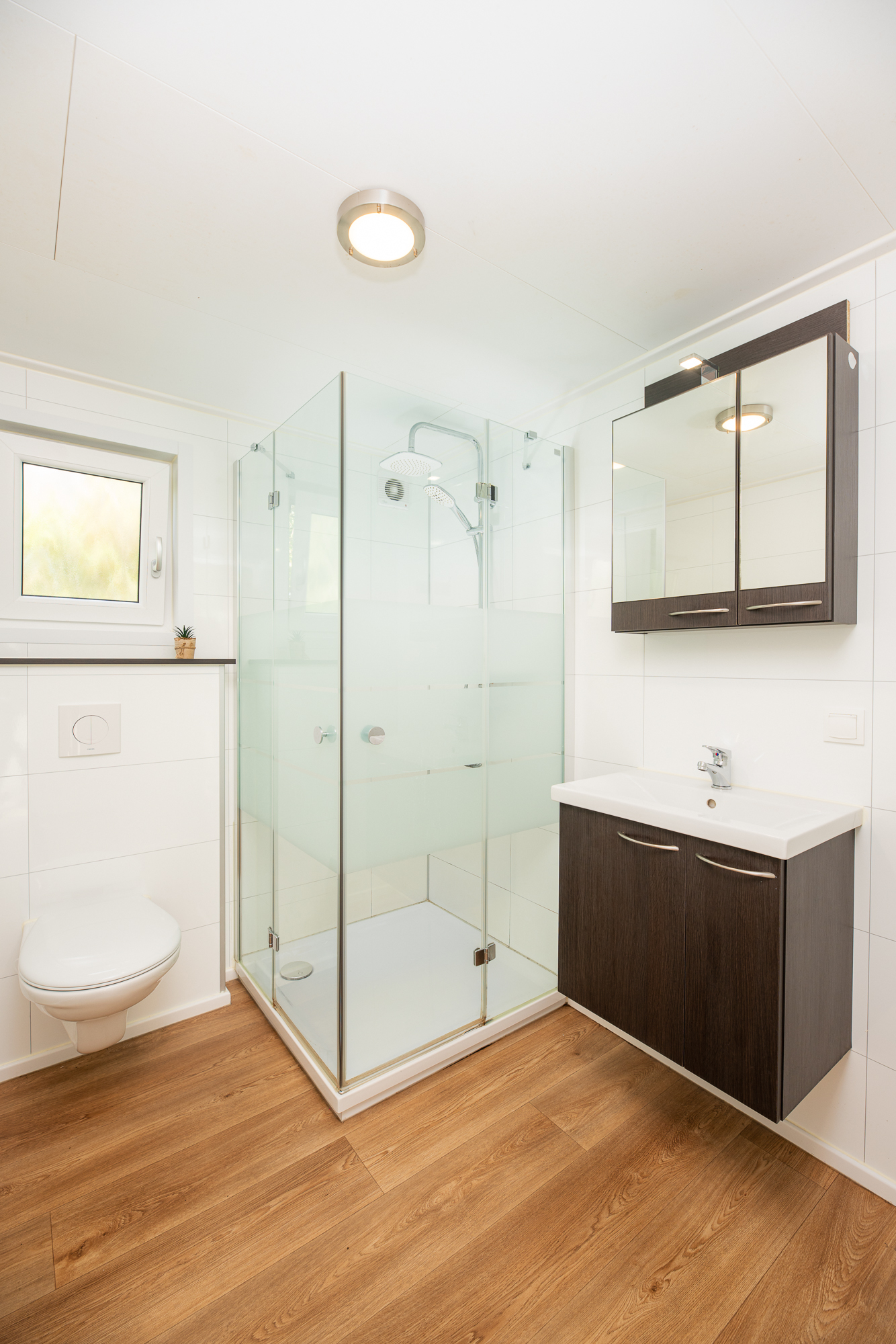 River Cabin with bubbeltub | 6 people in Zuna -6 personen