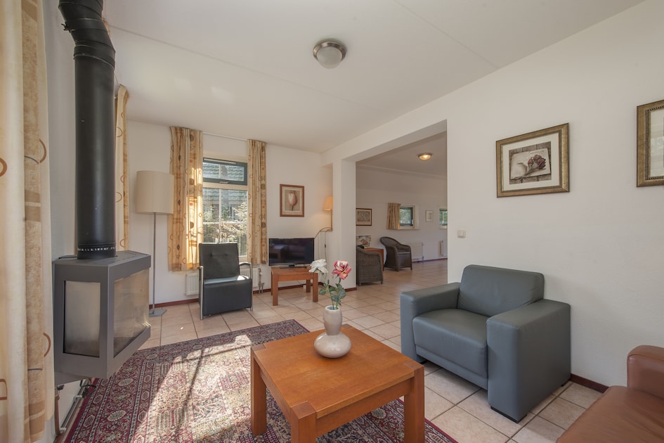 Esdorp Bungalow met Bedstee 4+2 in Hooghalen -4 personen