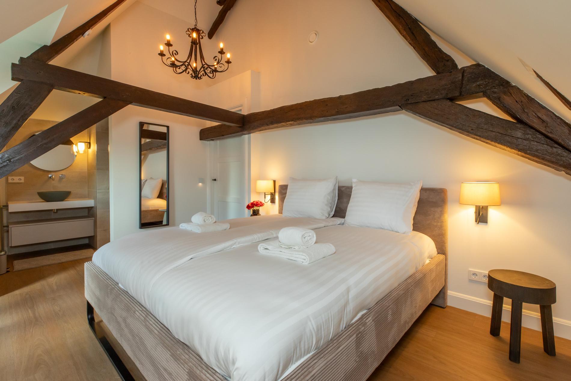 Holiday home - Stationsweg 5 | Heinkenszand 'Boerderij Molenhof' in Heinkenszand -8 personen