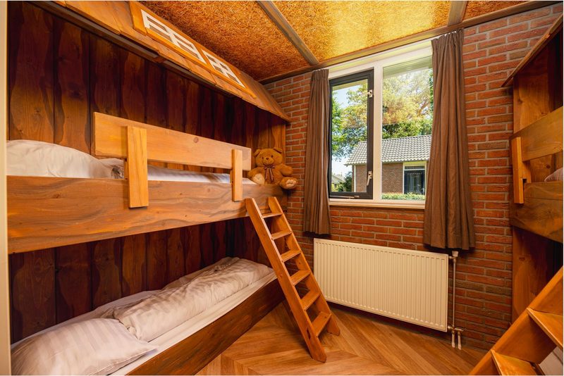 Children's bungalow with heated hot tub8 in Zuna -8 personen