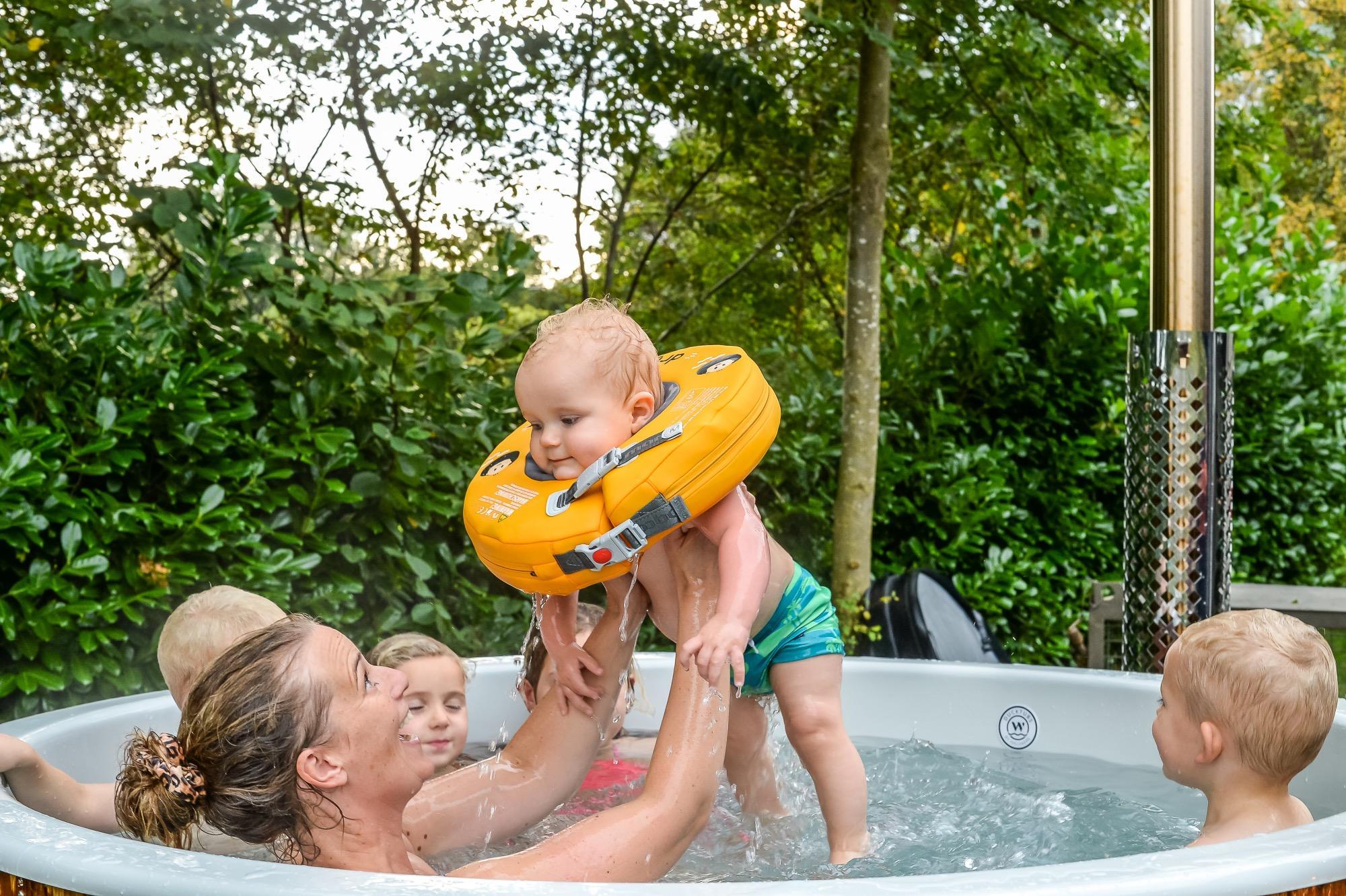 River Cabin with Hot Tub | 6 pers. in Zuna -6 personen