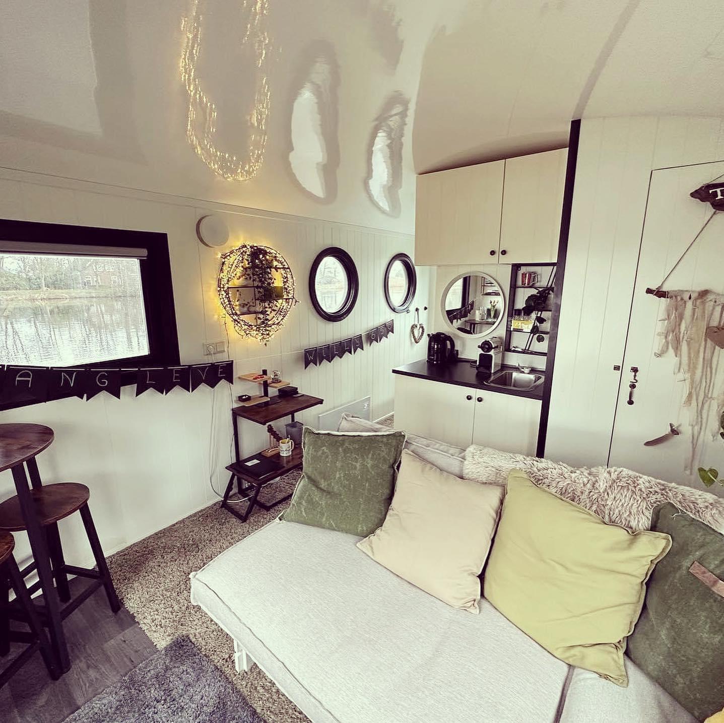 The White Houseboat | 2 persons in Lathum -2 personen