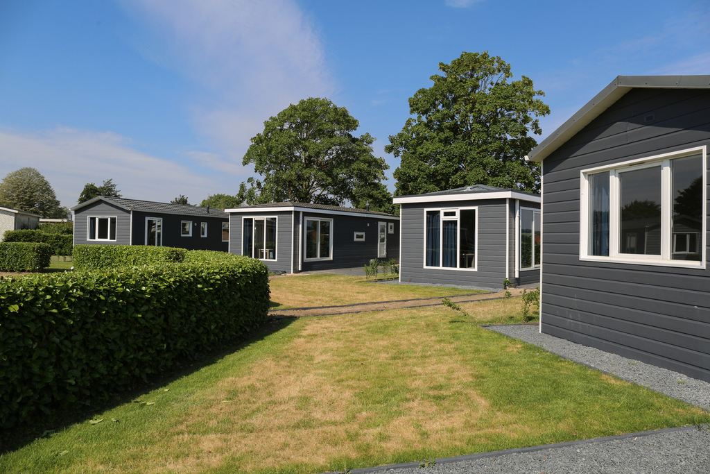 Heerlijke chalets voor gezinnen op recreatiepark de Rhederlaagse Meren in Lathum in Lathum - Max. 4 personen